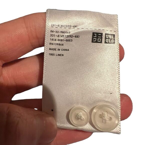 Uniqlo light blue 100% linen button down shirt. Size medium - Picture 4 of 9